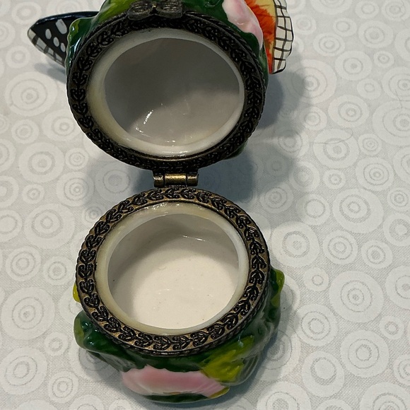 Butterfly Trinket Box with Floral Design - Picture 2 of 7